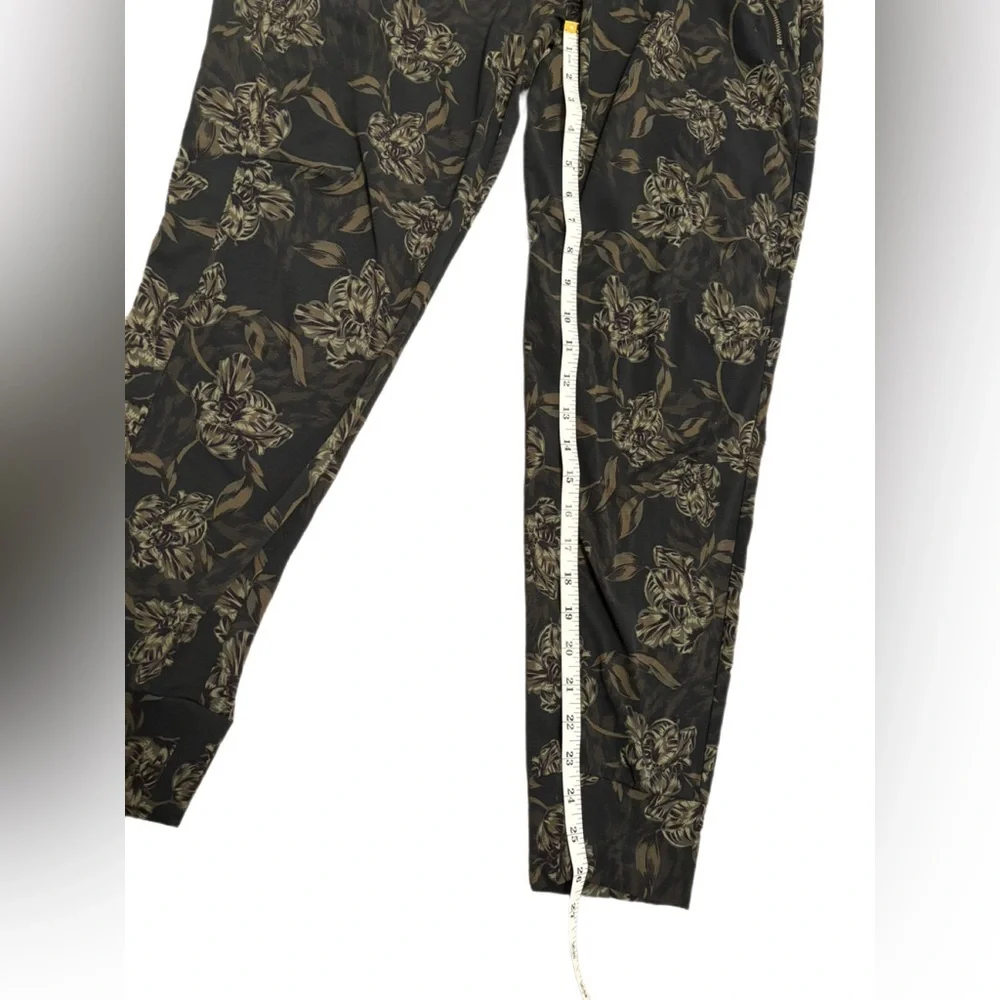 Athleta Trekkie North Printed Jogger Pants Black Floral Size 10 - Picture 7 of 8